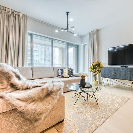 Maison Privee - Radiant Urban Retreat With Iconic Burj Khalifa Vws Dubai Eksteriør bilde