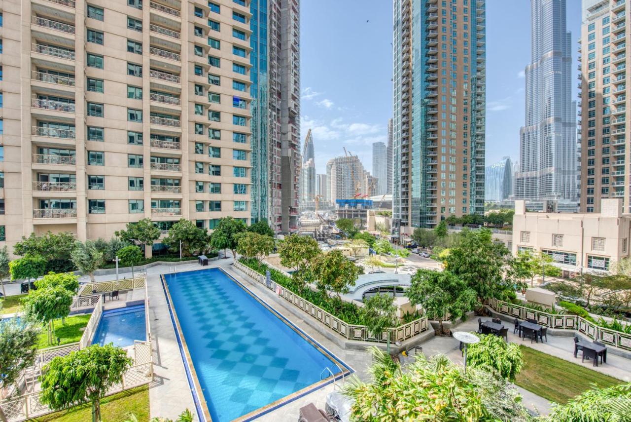 Maison Privee - Radiant Urban Retreat With Iconic Burj Khalifa Vws Dubai Eksteriør bilde