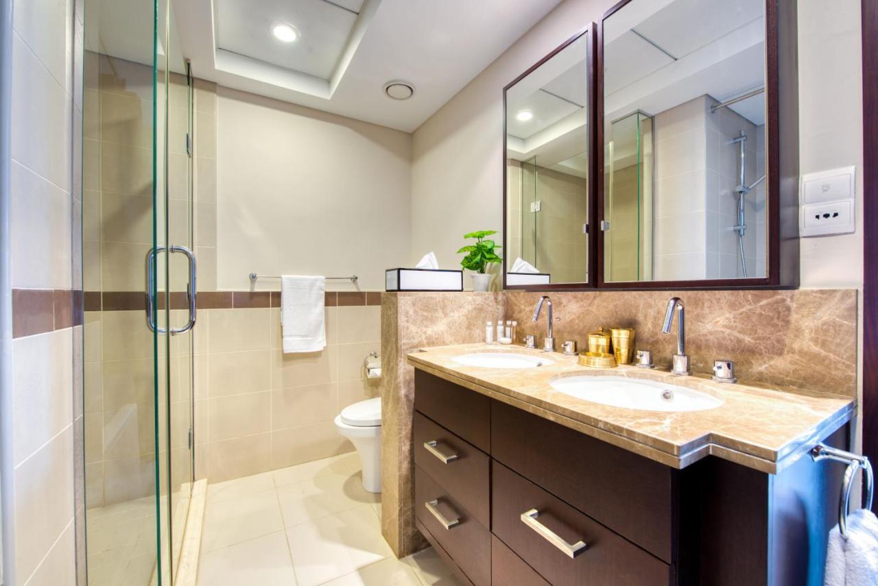 Maison Privee - Radiant Urban Retreat With Iconic Burj Khalifa Vws Dubai Eksteriør bilde