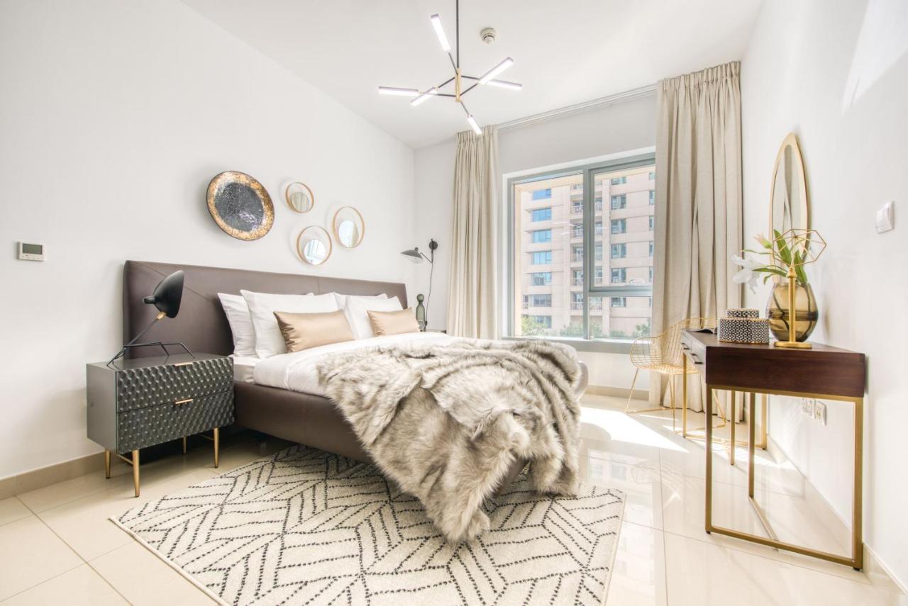 Maison Privee - Radiant Urban Retreat With Iconic Burj Khalifa Vws Dubai Eksteriør bilde