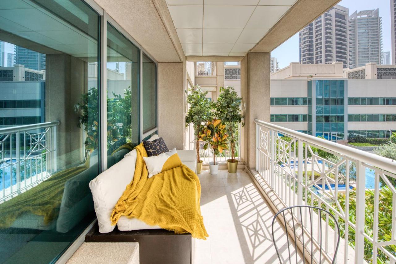 Maison Privee - Radiant Urban Retreat With Iconic Burj Khalifa Vws Dubai Eksteriør bilde