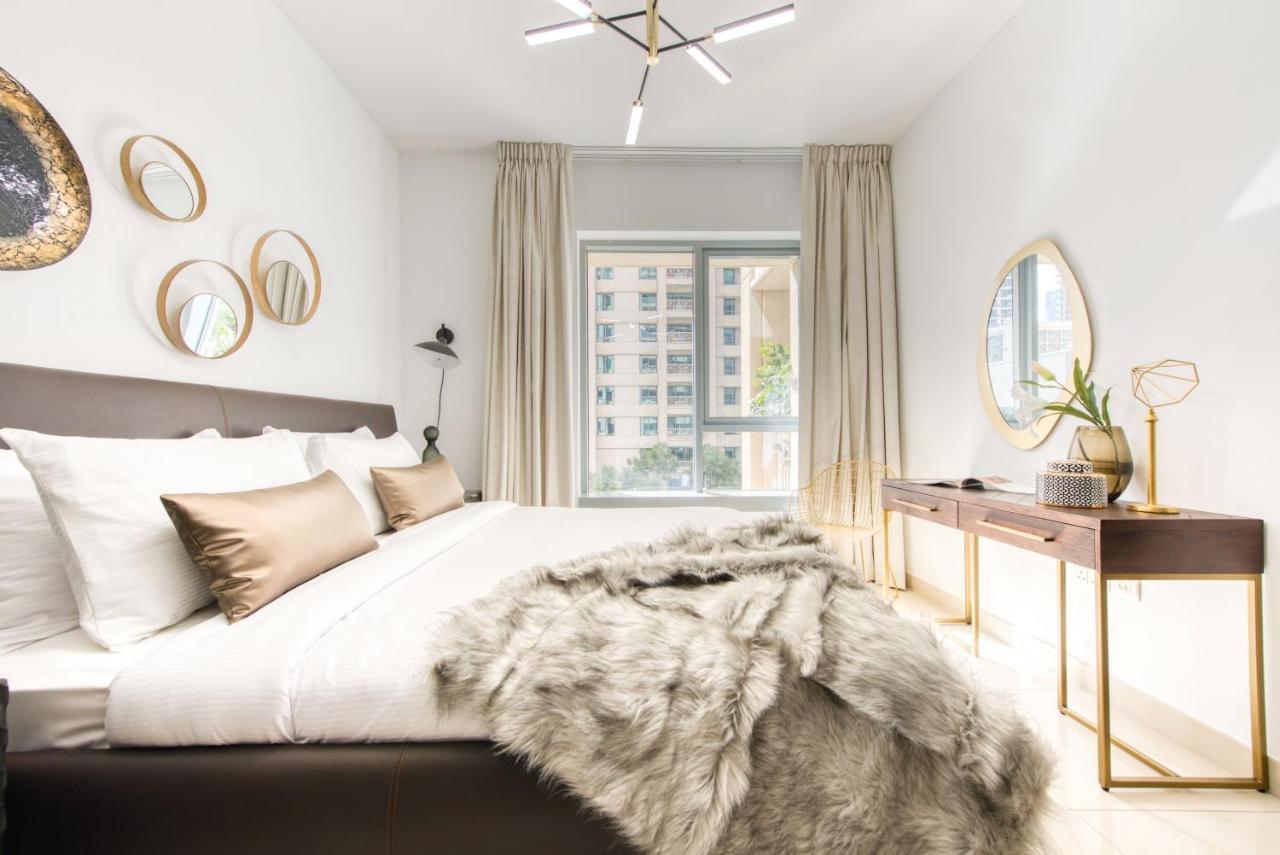 Maison Privee - Radiant Urban Retreat With Iconic Burj Khalifa Vws Dubai Eksteriør bilde