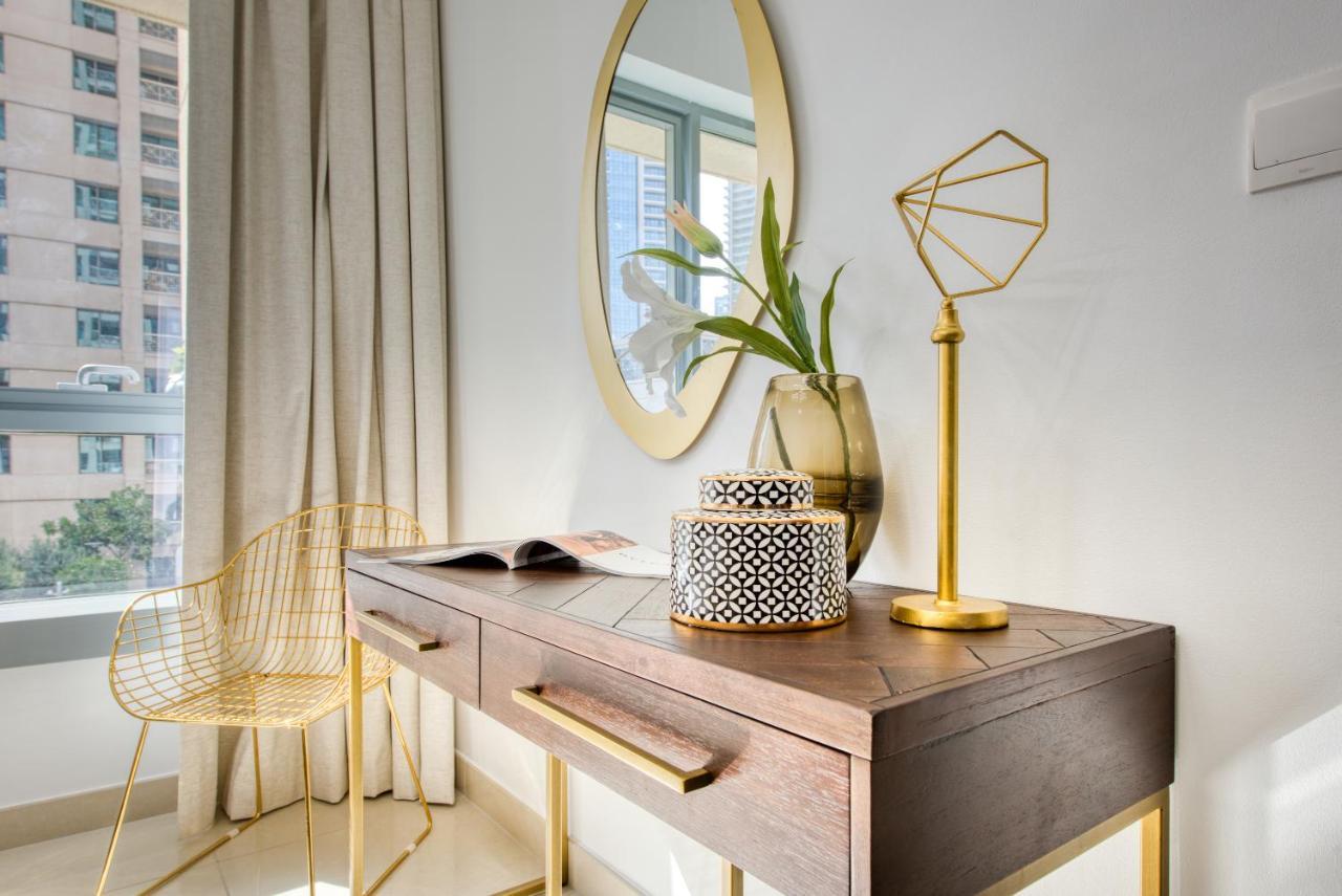 Maison Privee - Radiant Urban Retreat With Iconic Burj Khalifa Vws Dubai Eksteriør bilde