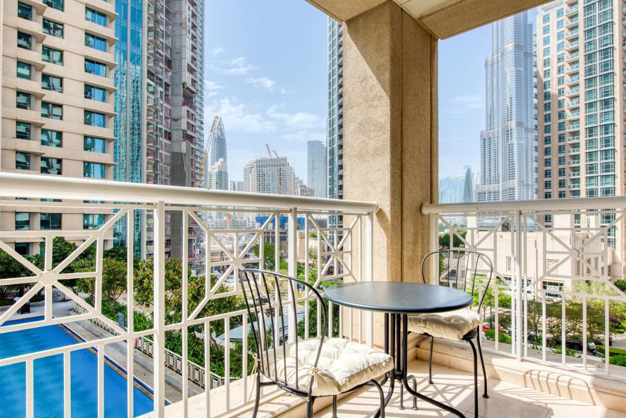Maison Privee - Radiant Urban Retreat With Iconic Burj Khalifa Vws Dubai Eksteriør bilde